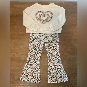 Btween two piece set size 2T sweatshirt with matching flare leggings animal